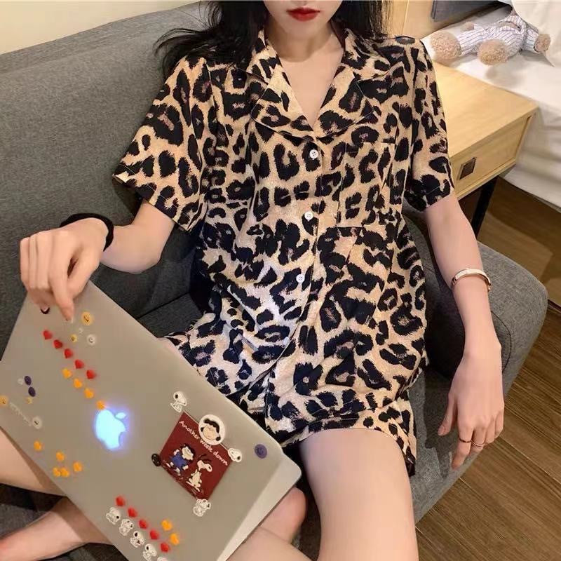 Cartoon Home Clothing Can Be Worn Externally By Women in Black and white stripe