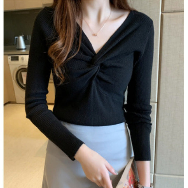 Autumn and Winter Clothing New Kinked Design Slim-fit Cashmere Knitwear for Women in White